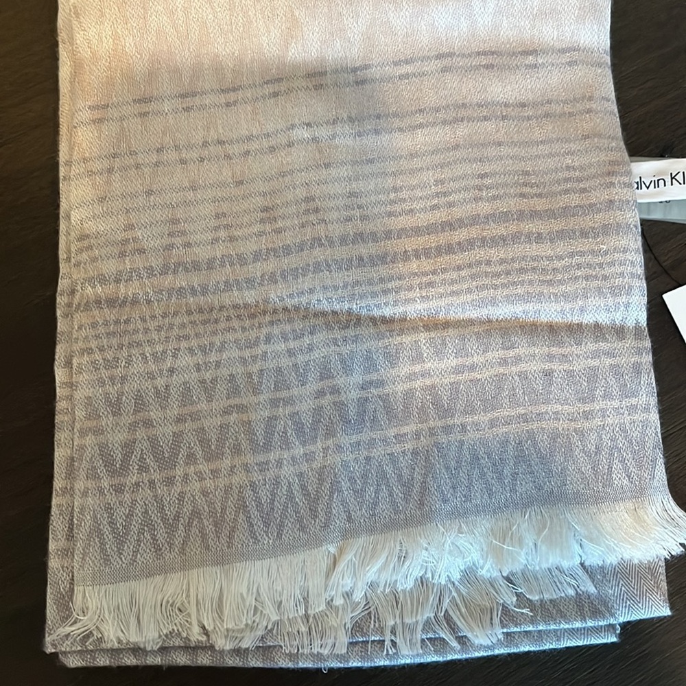 Grey/cream ombré scarf